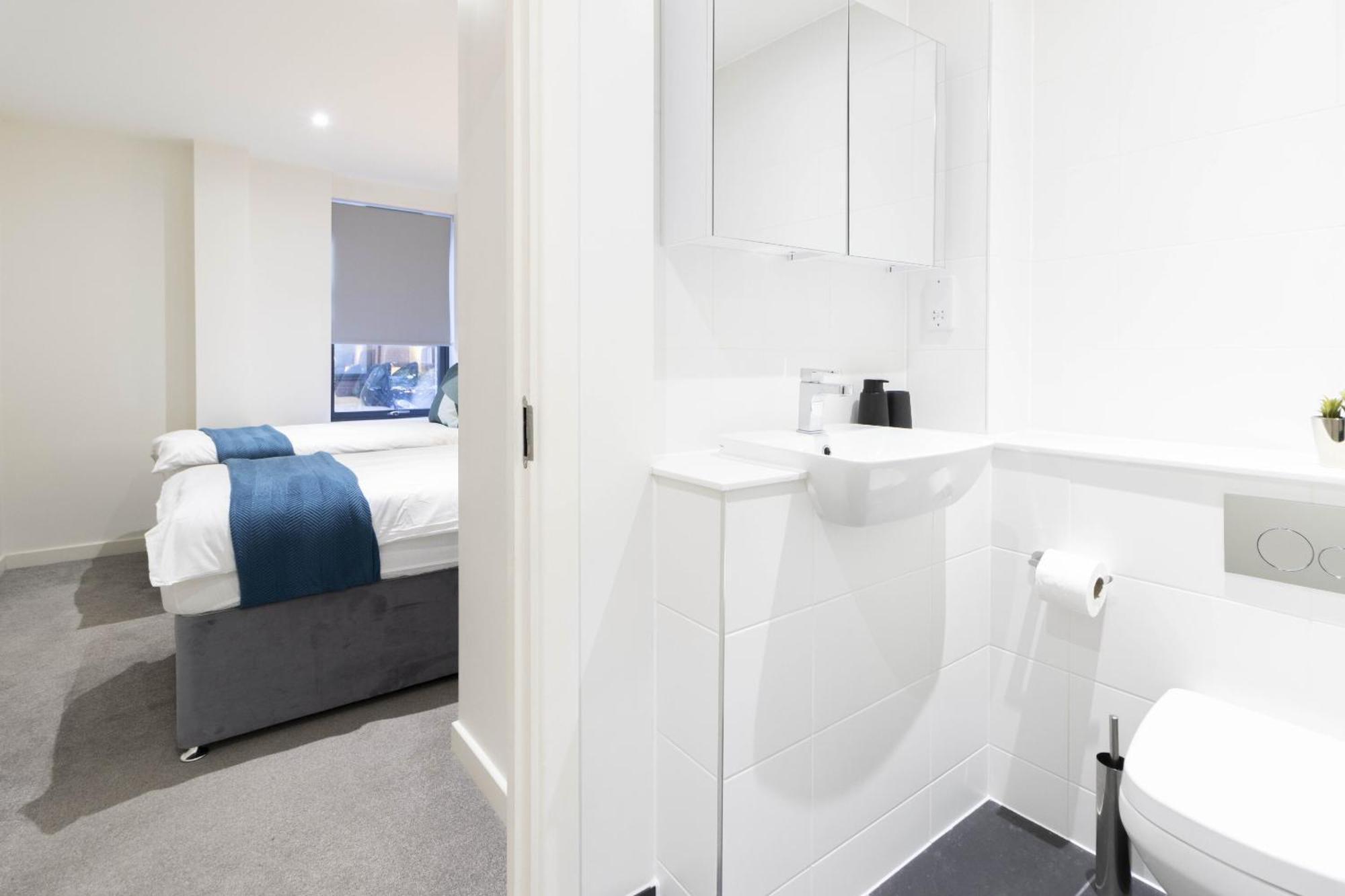 Linacre 1&2 - One And Two Bed Flat Behind The Cathedral With Free Parking And Fast Wifi Apartamento Exeter Quarto foto