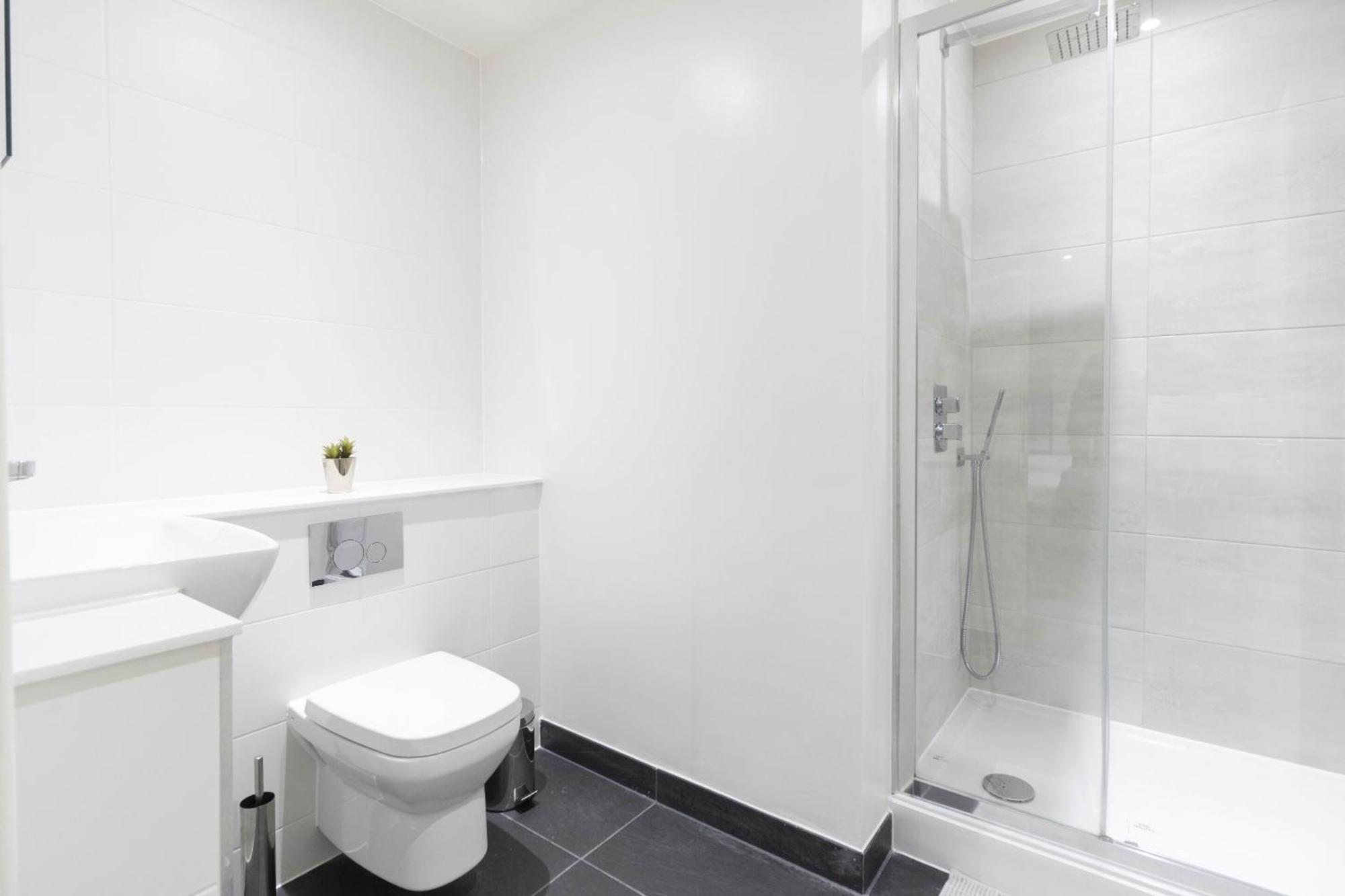 Linacre 1&2 - One And Two Bed Flat Behind The Cathedral With Free Parking And Fast Wifi Apartamento Exeter Quarto foto