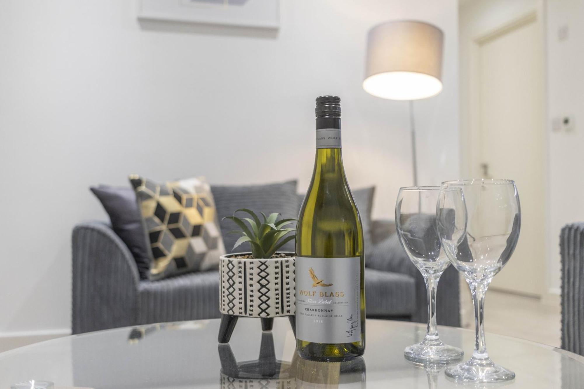 Linacre 1&2 - One And Two Bed Flat Behind The Cathedral With Free Parking And Fast Wifi Apartamento Exeter Quarto foto